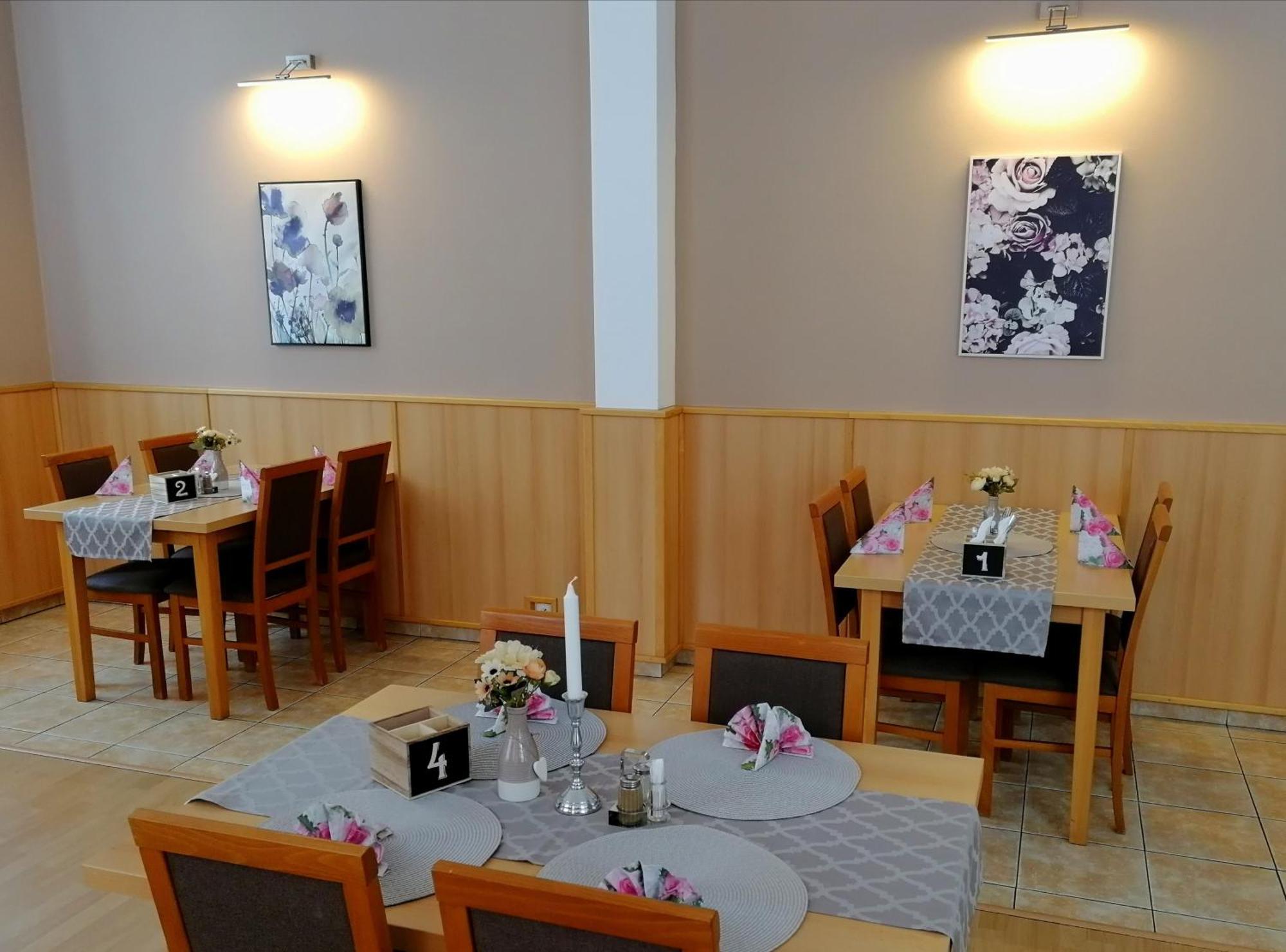 Vzdelavaci Stredisko A Hotel Varnsdorf Exterior foto