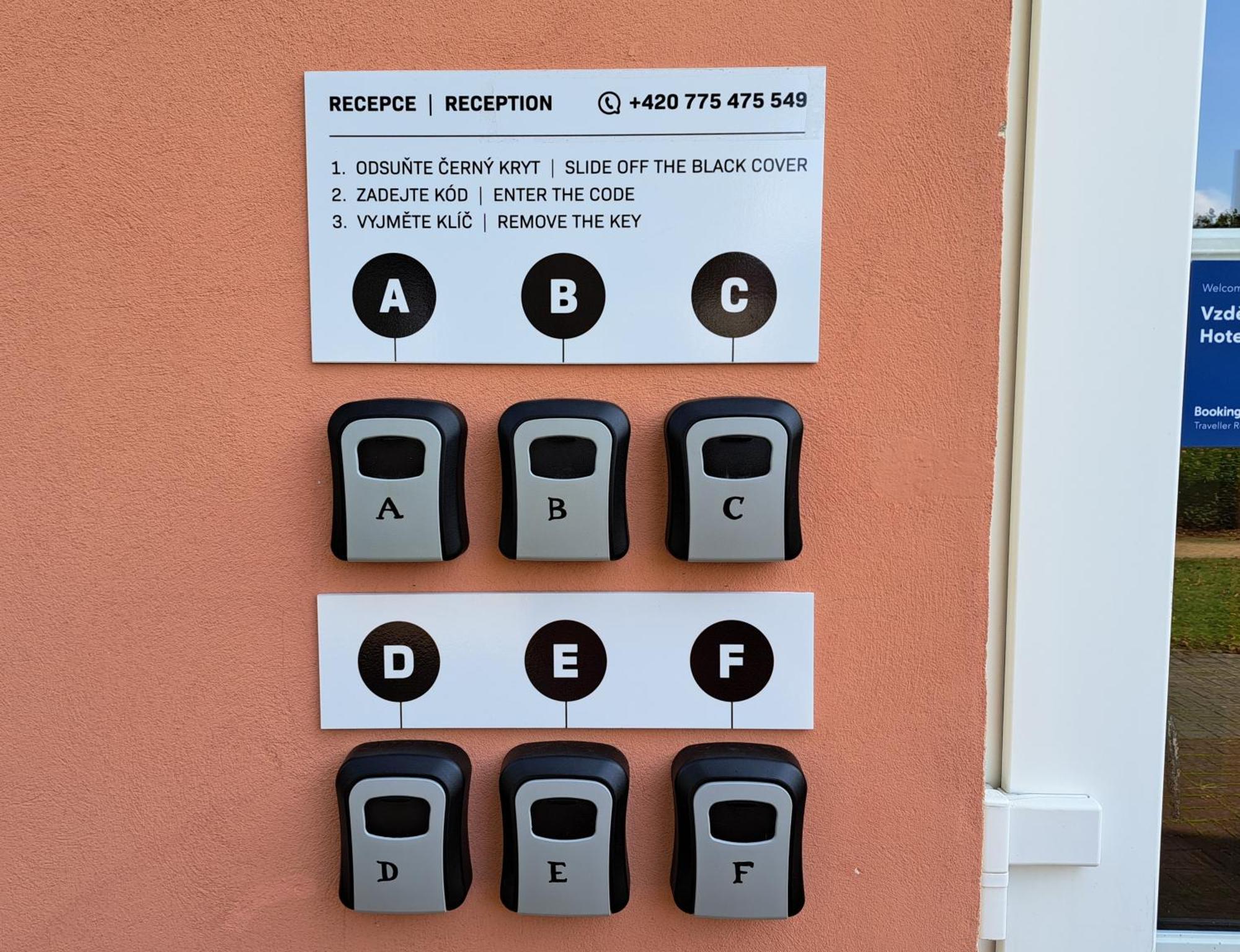 Vzdelavaci Stredisko A Hotel Varnsdorf Exterior foto