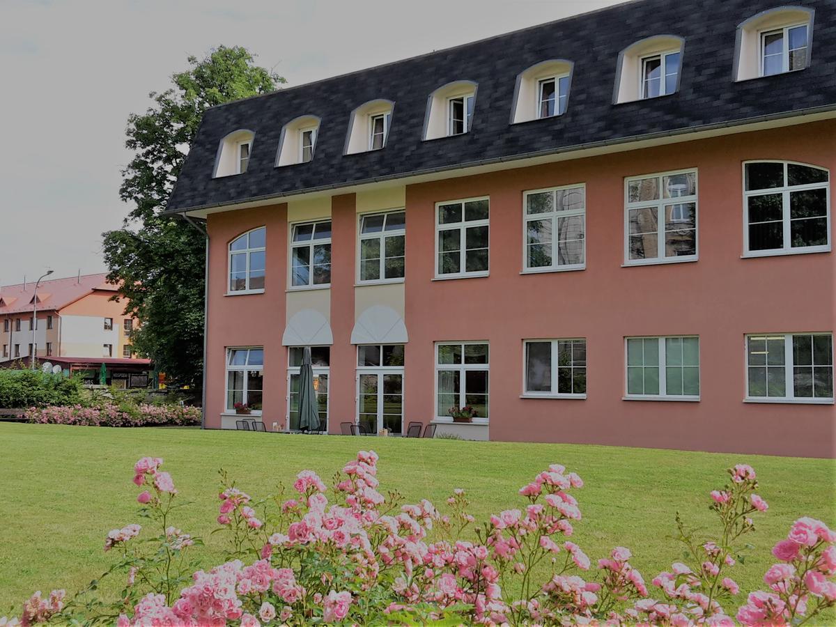 Vzdelavaci Stredisko A Hotel Varnsdorf Exterior foto