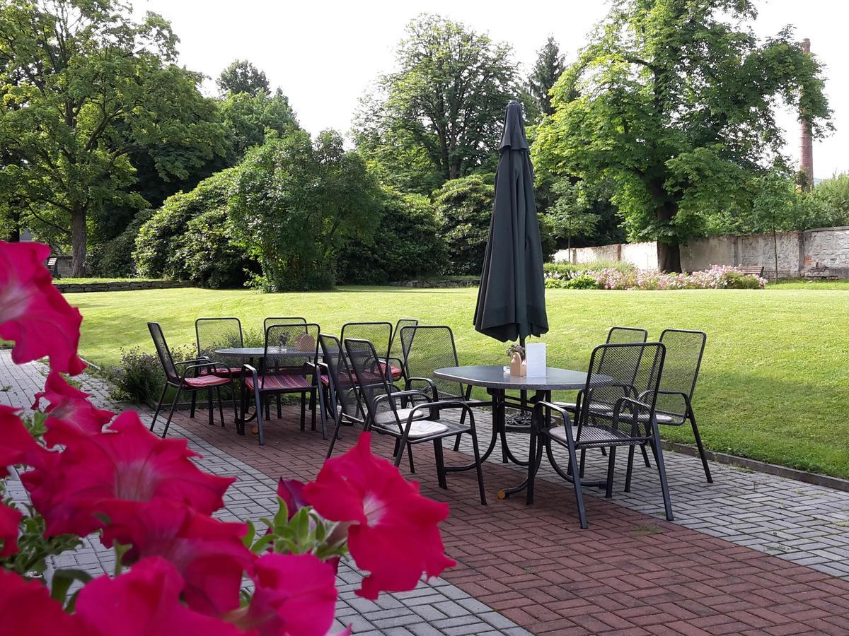 Vzdelavaci Stredisko A Hotel Varnsdorf Exterior foto