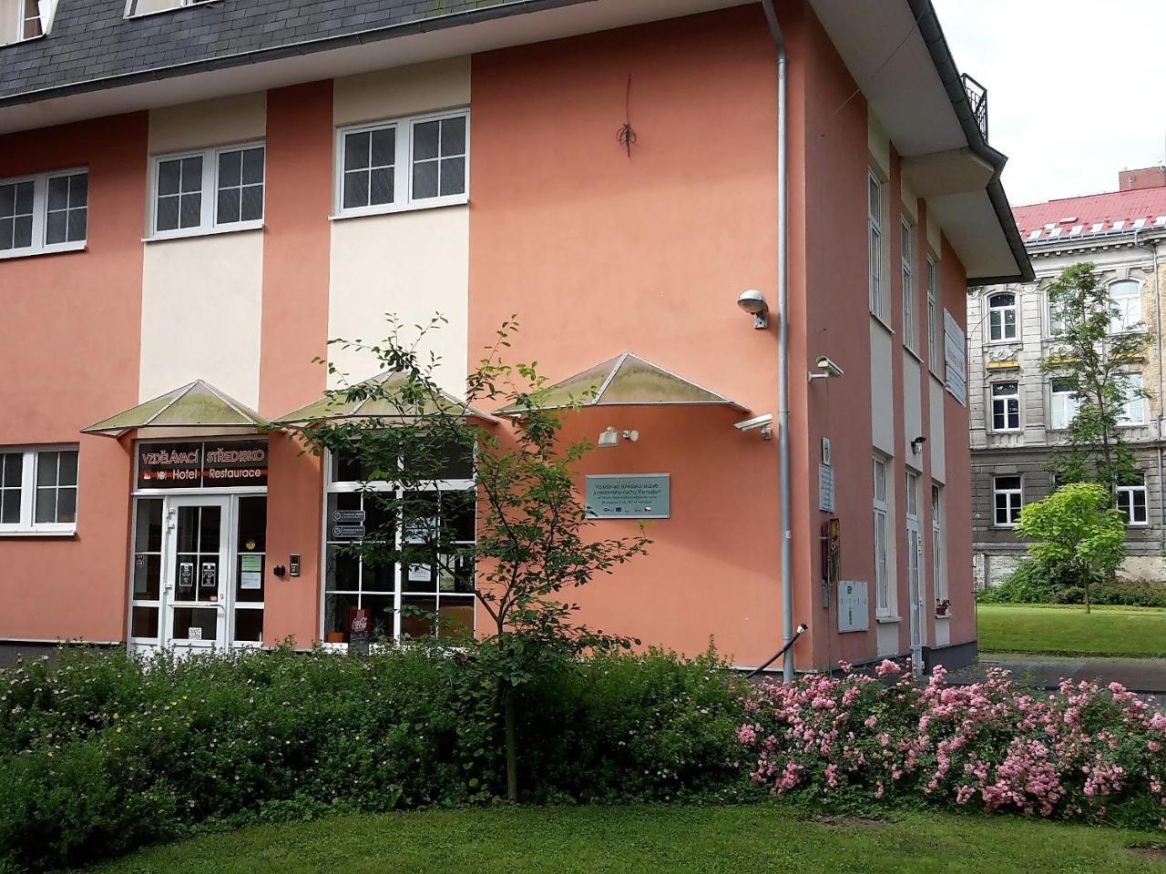 Vzdelavaci Stredisko A Hotel Varnsdorf Exterior foto